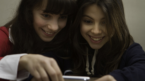 teen-with-laptop